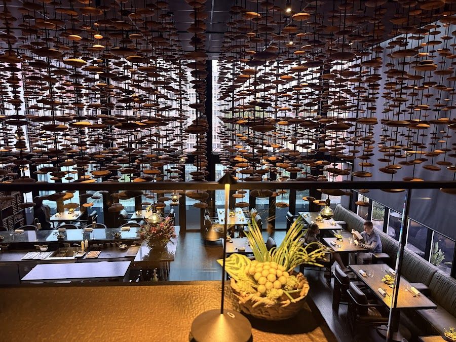 FYN Restaurant Bar bar service