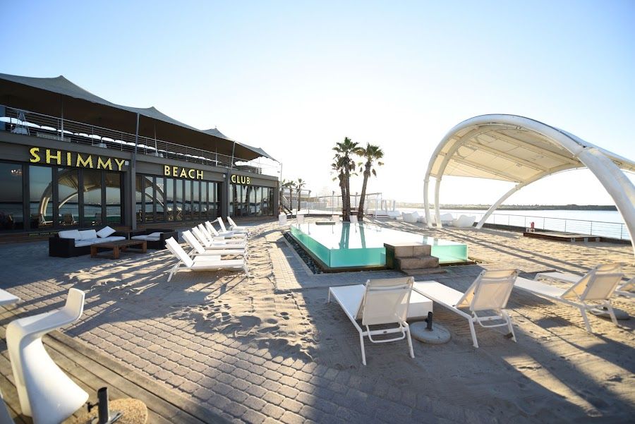 Shimmy Beach Club V&A Waterfront atmosphere
