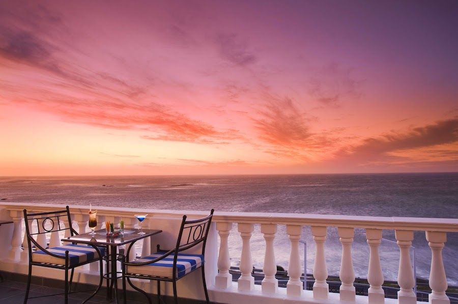Leopard Bar at Twelve Apostles cocktail at the bar