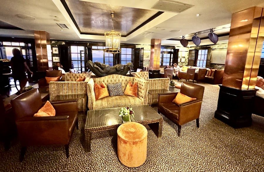 Leopard Bar at Twelve Apostles bar service