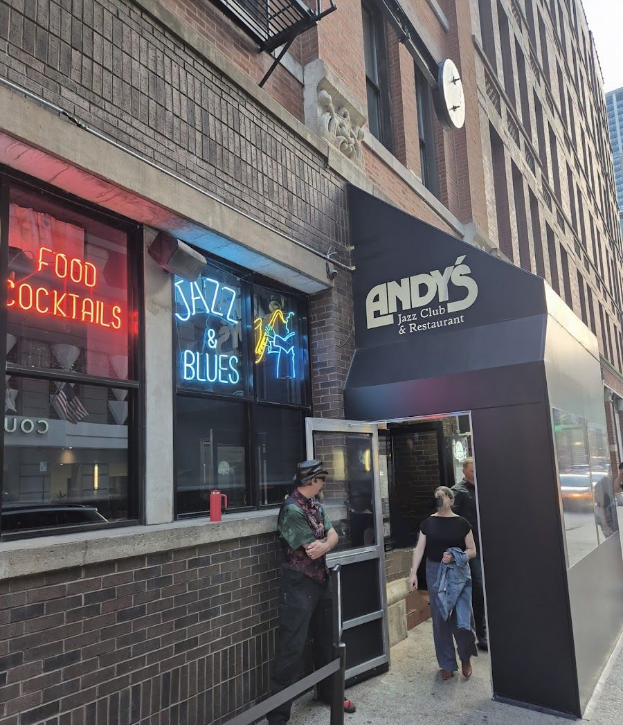 Andy's Jazz Club bar service