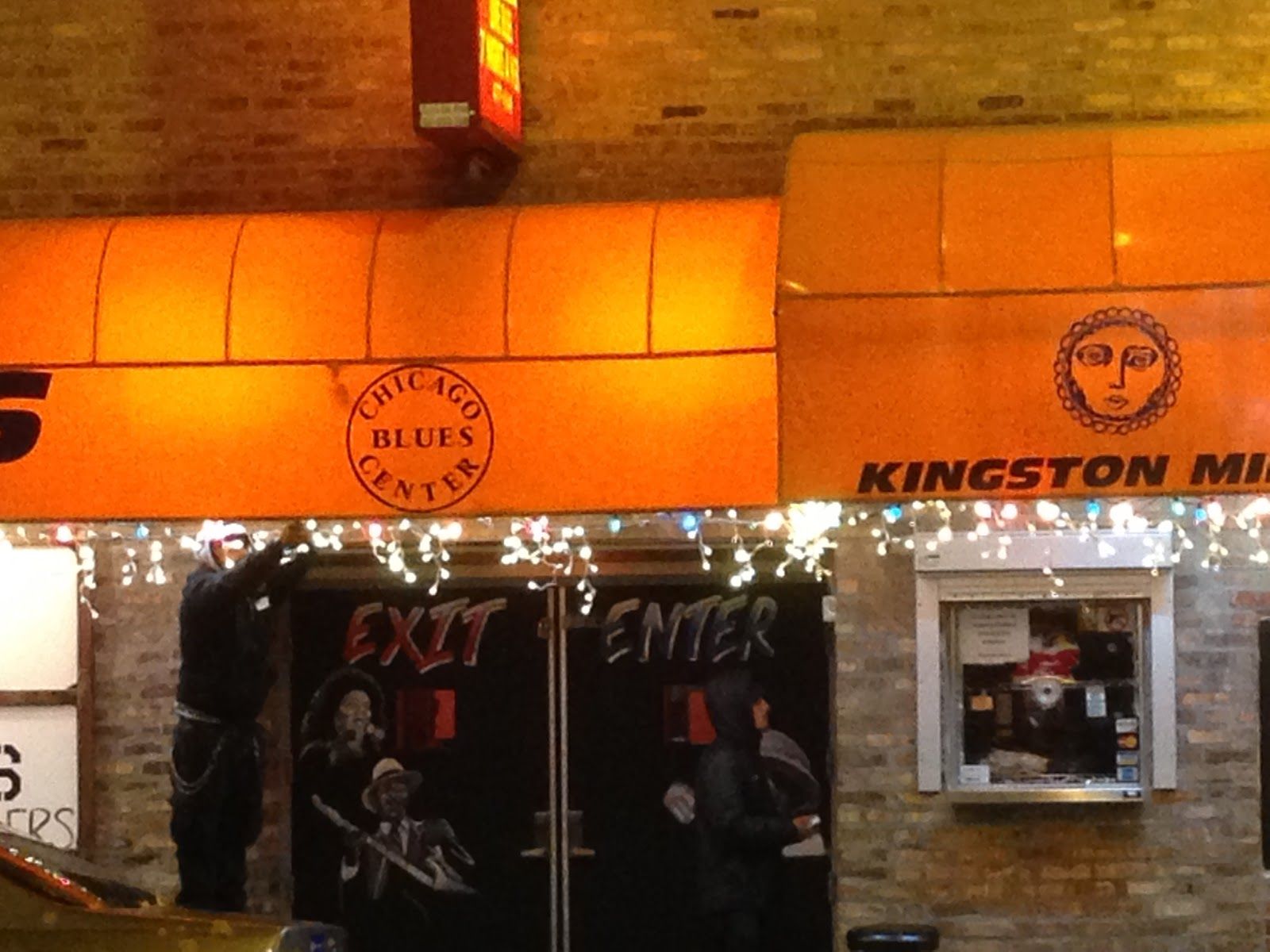 Kingston Mines Chicago bar interior