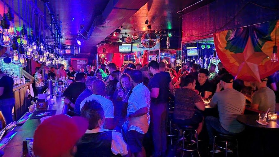 Mahalo Bar bar service