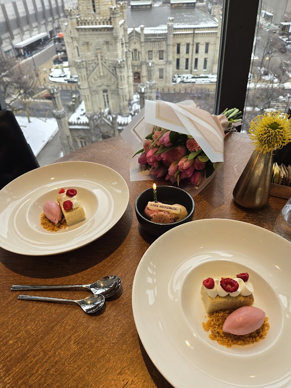 NoMI Rooftop at Park Hyatt in Chicago