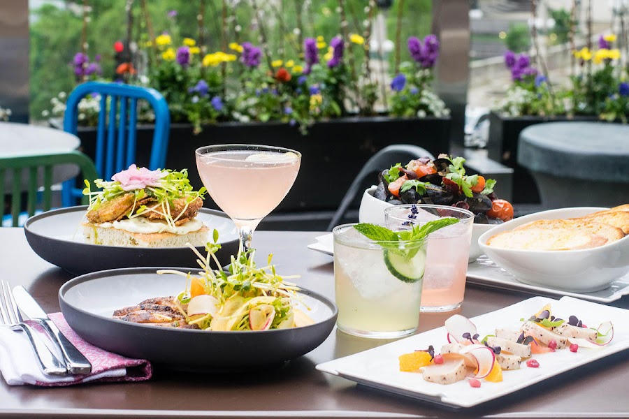 Raised Urban Rooftop Bar, Chicago