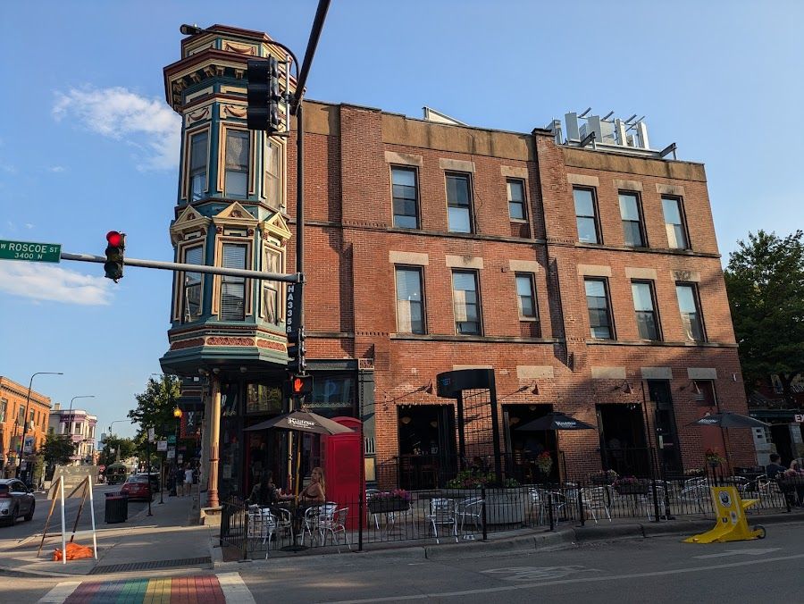 Roscoe's Tavern Boystown atmosphere