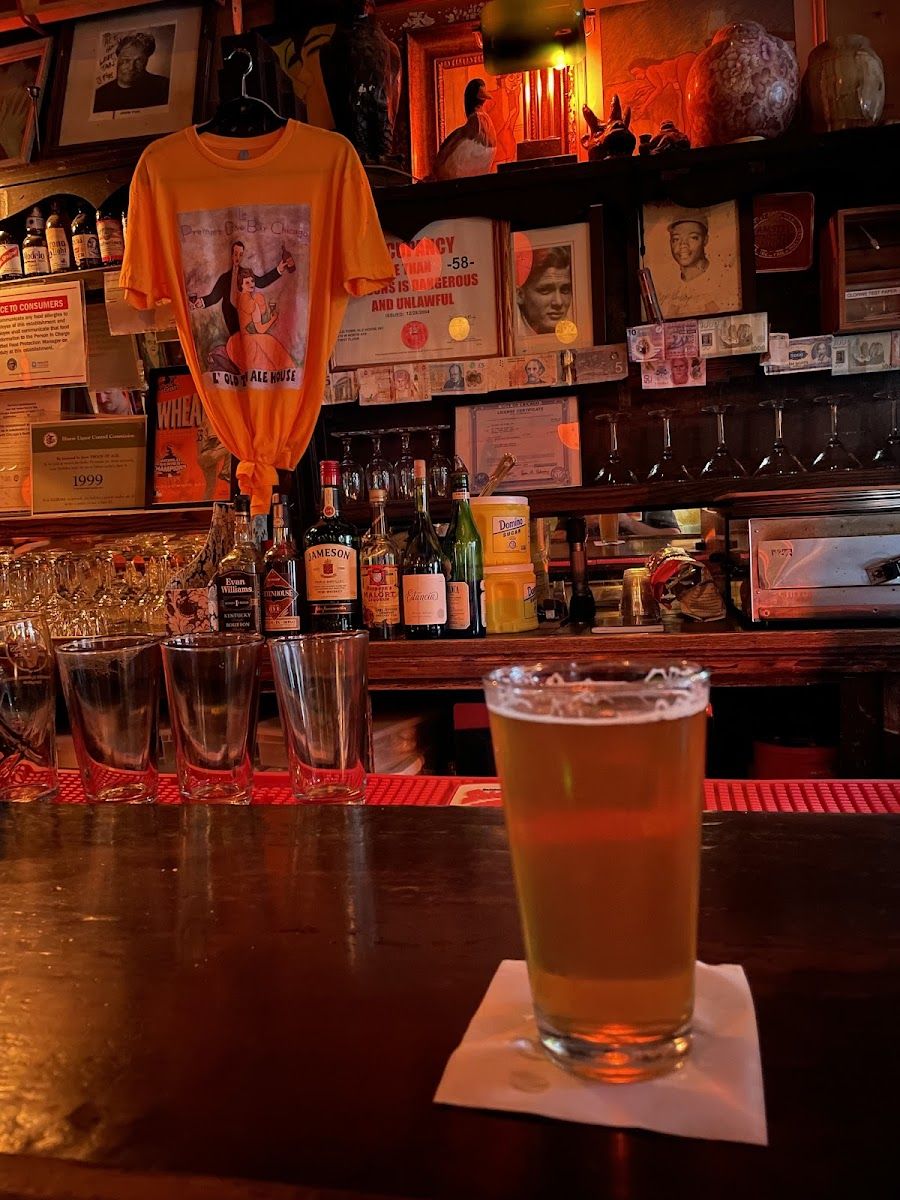The Old Town Ale House Chicago interior