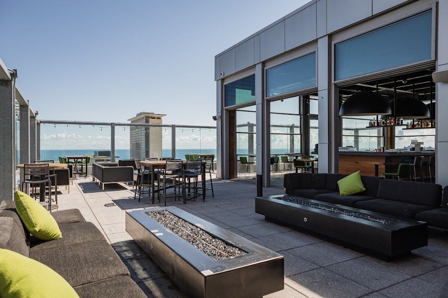 Vu Rooftop South Loop atmosphere