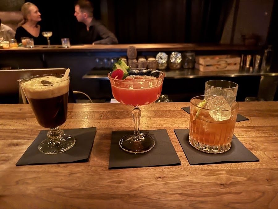1105 cocktail at the bar