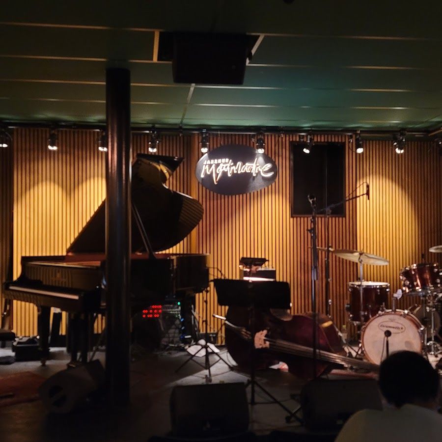 Jazzhus Montmartre cocktail at the bar