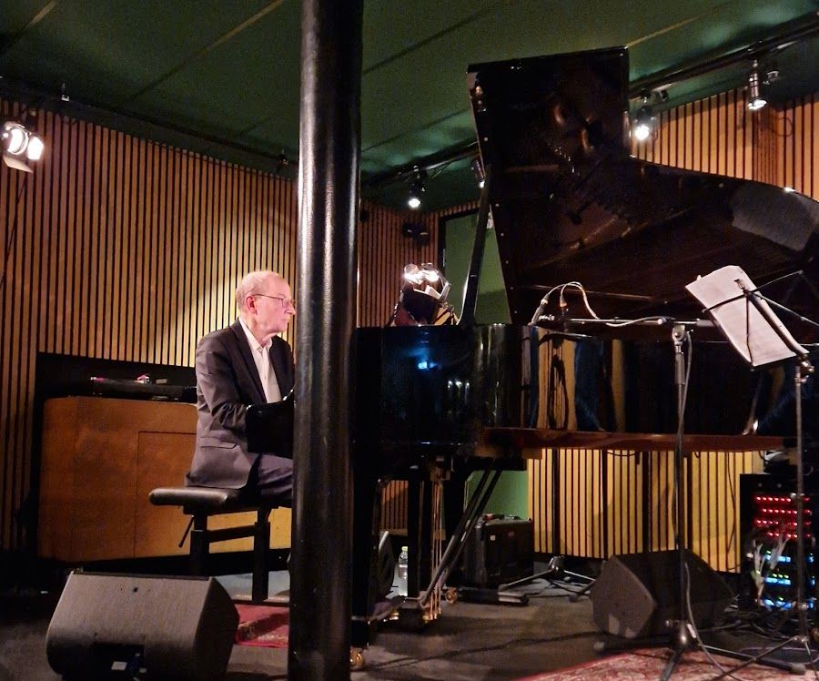 Jazzhus Montmartre bar service