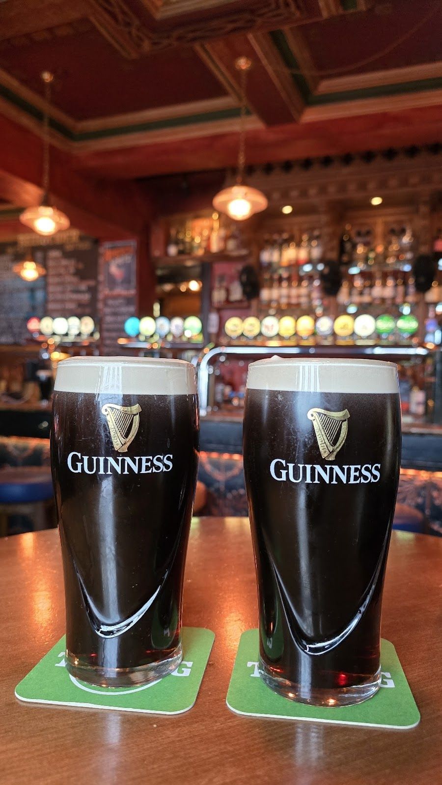 The Globe Irish Pub bar service