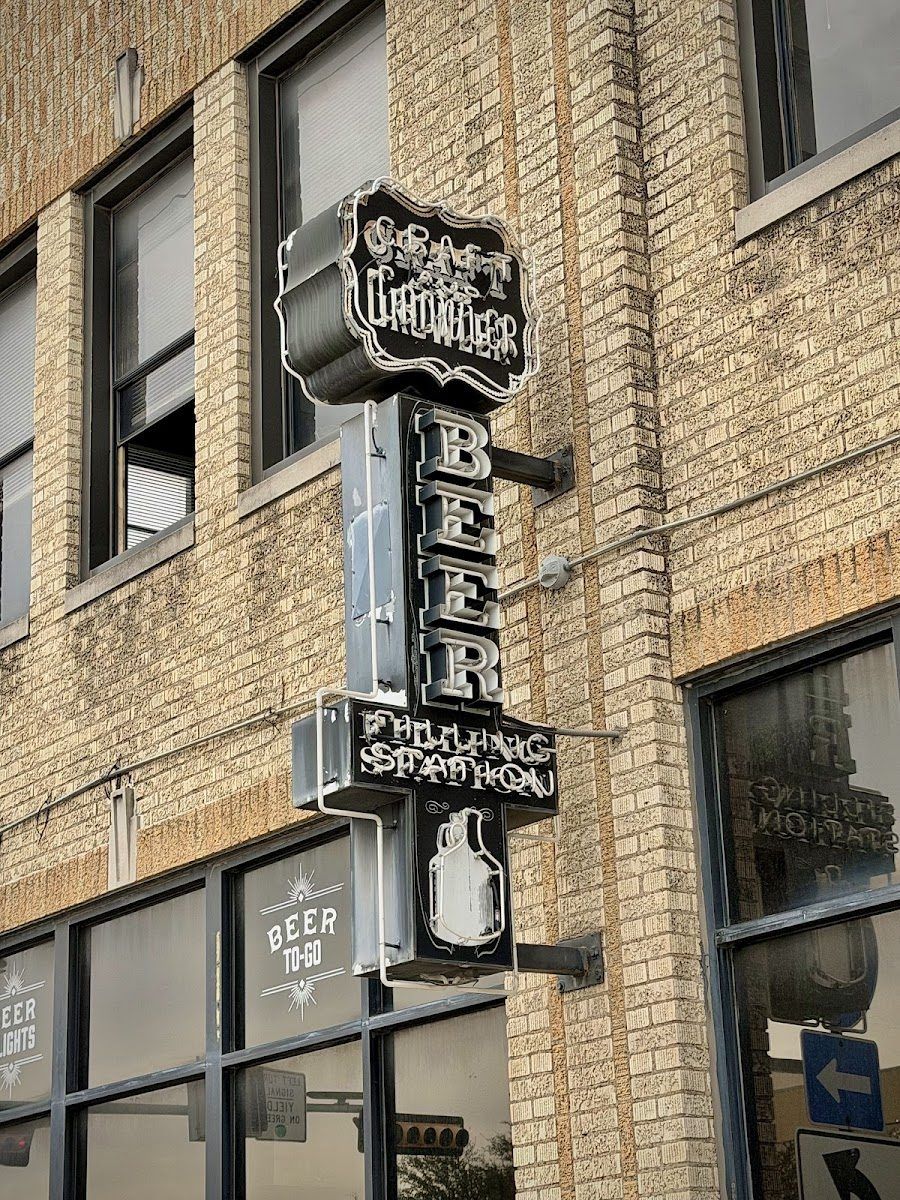 Craft &amp; Growler, Dallas