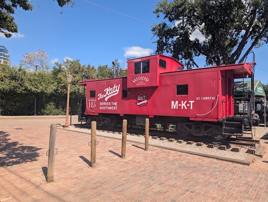 Katy Trail Ice House Uptown atmosphere