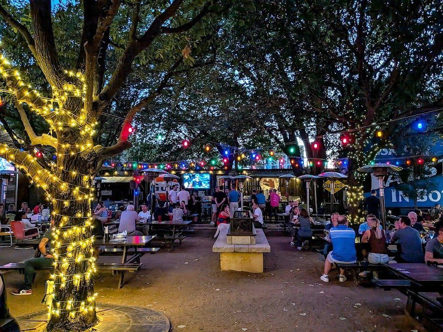 Katy Trail Ice House bar service