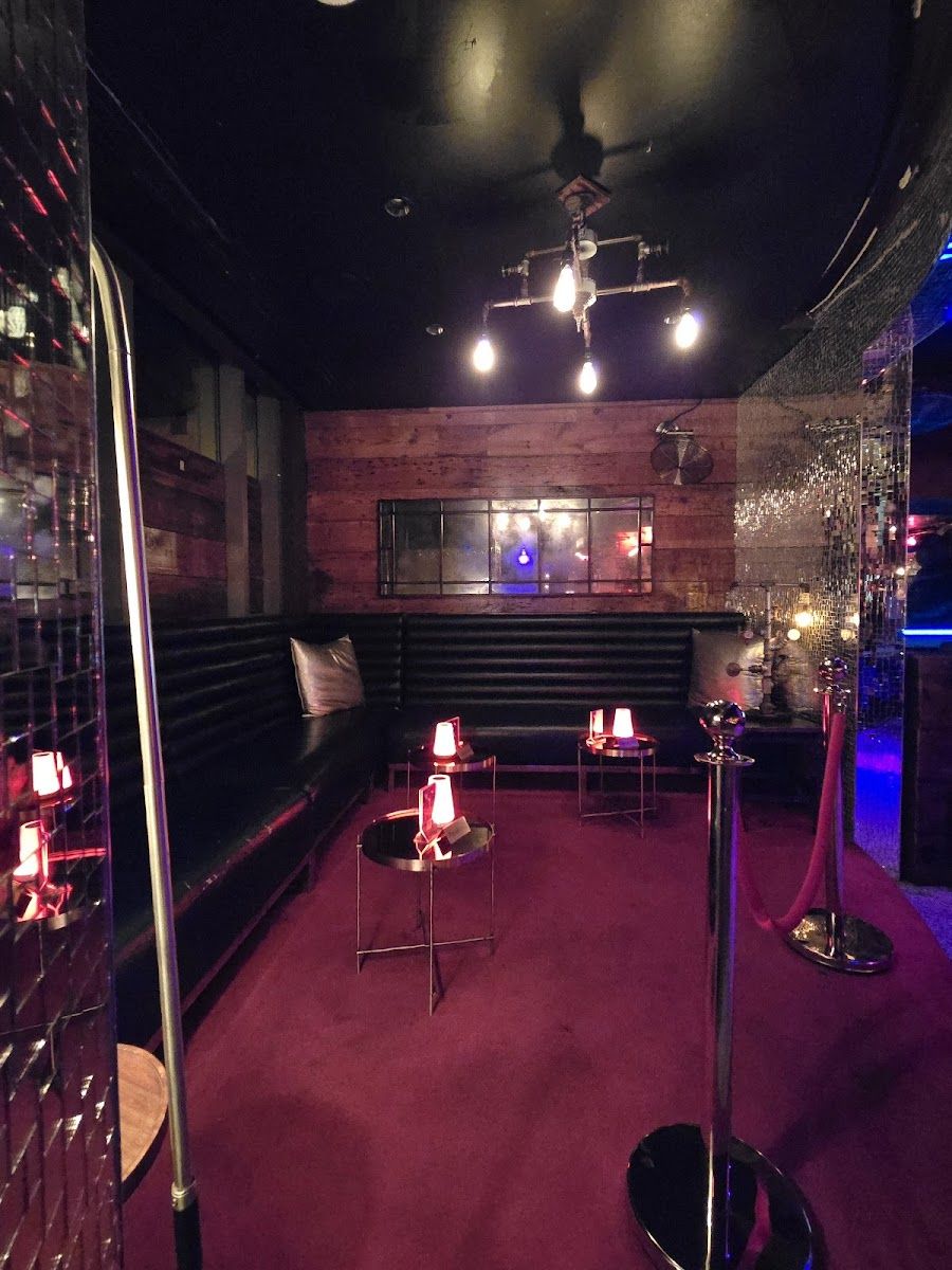 The Tipsy Alchemist Henderson Avenue atmosphere
