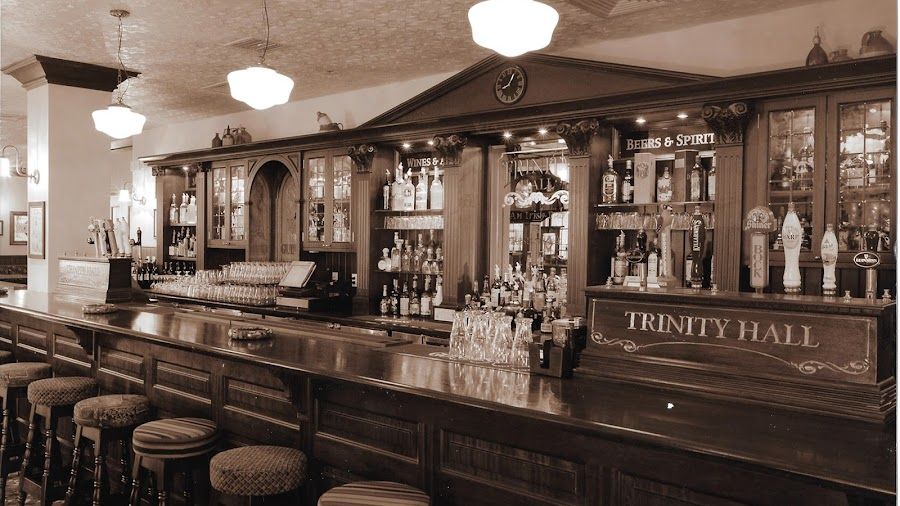 Trinity Hall Irish Pub bar service