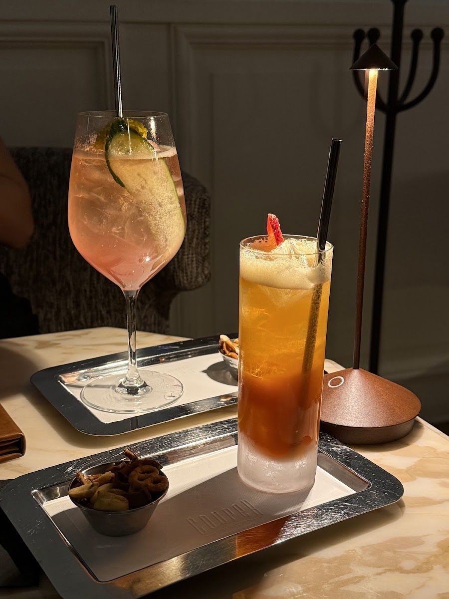 Cooper Lounge bar service