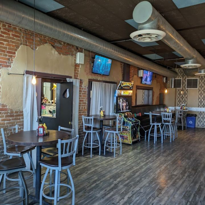 The Ginn Mill Sports Bar bar service