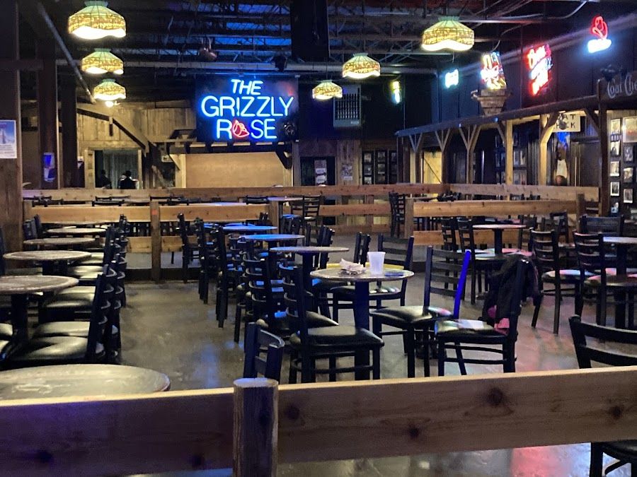 The Grizzly Rose cocktail at the bar