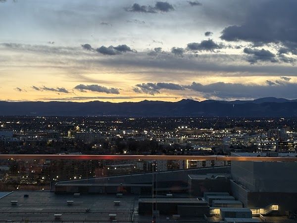 Peaks Lounge at Hyatt Regency Denver