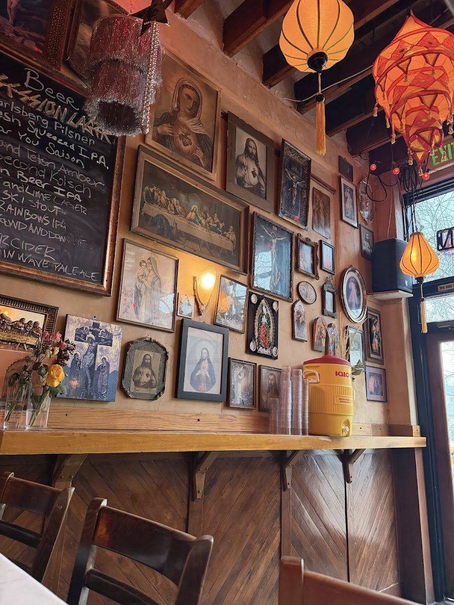 The Thin Man Tavern bar service