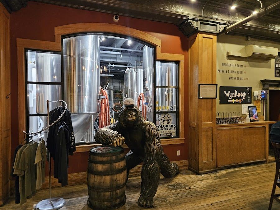 Wynkoop Brewing Company bar service