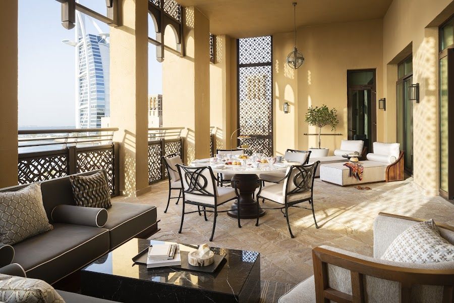 Anasa at Saadiyat Beach bar service