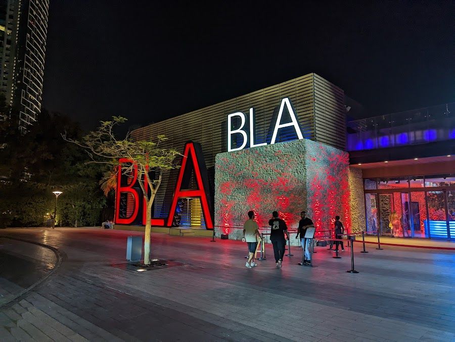 Bla Bla Beach Club cocktail at the bar