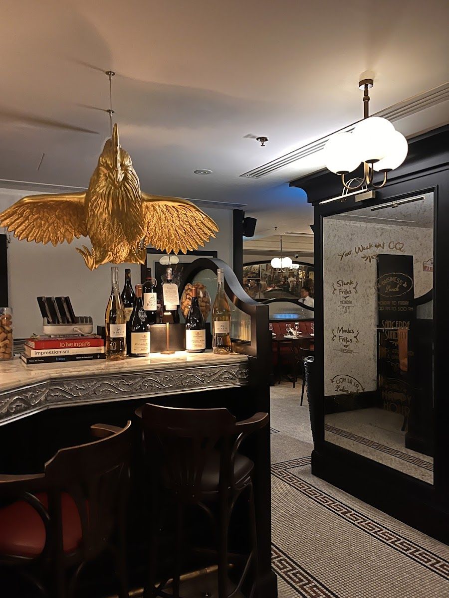 Cigar Lounge at Couqley bar service