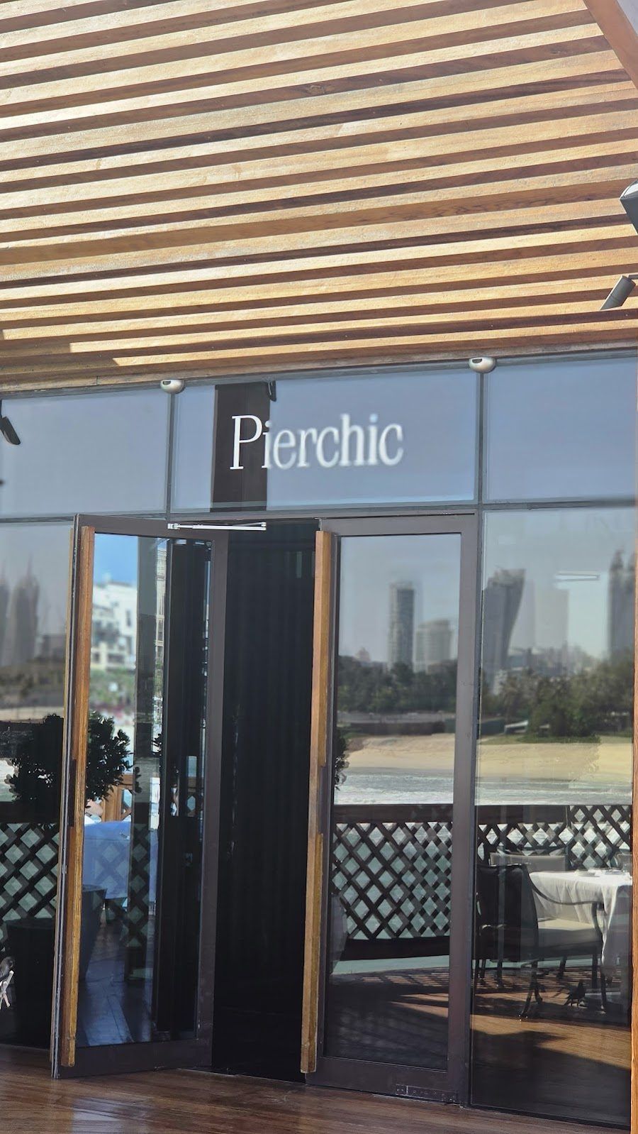 Pierchic Bar bar service