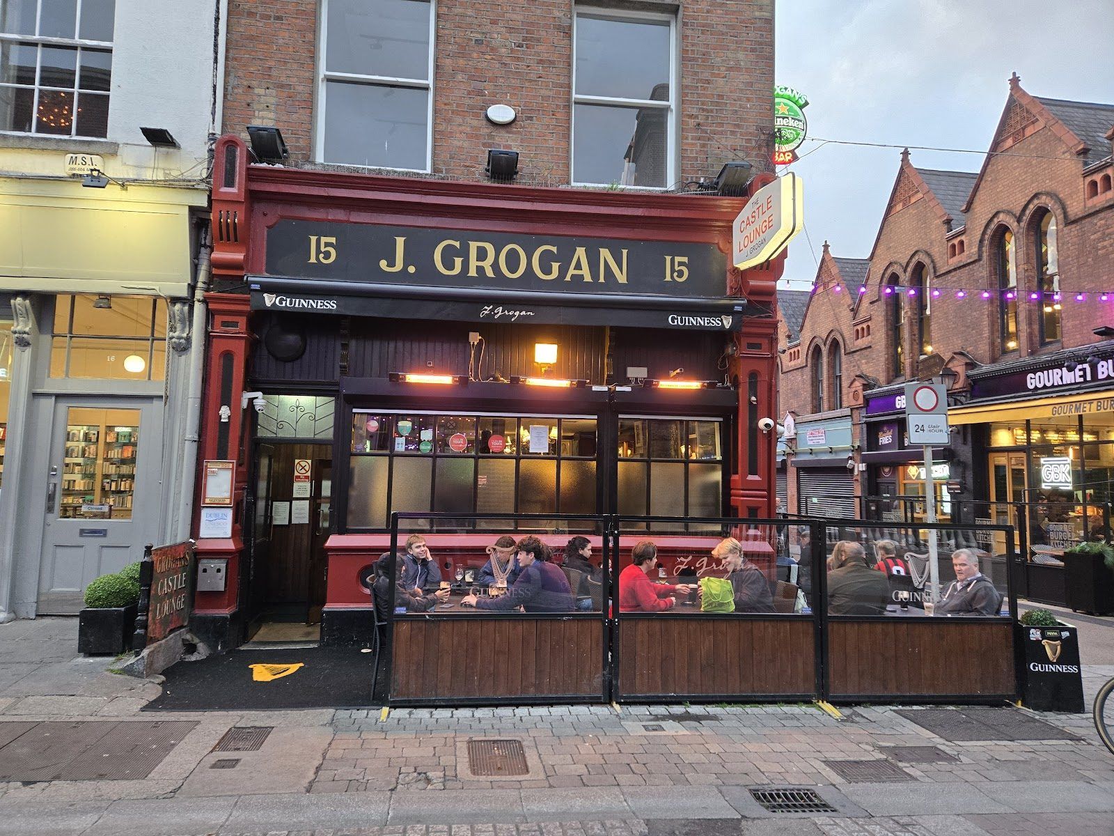 Grogan's Castle Lounge Dublin bar interior