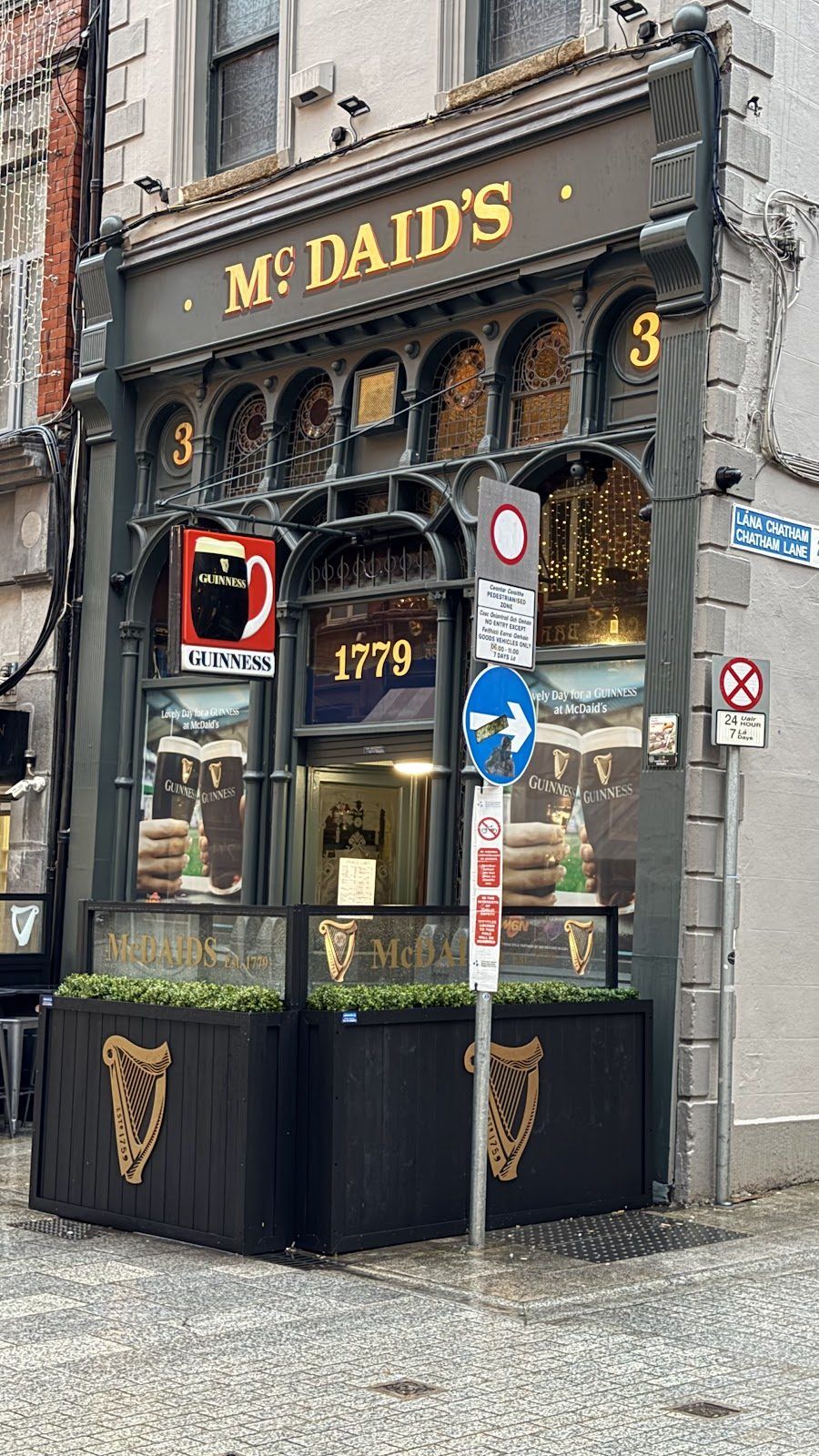 McDaid's bar service