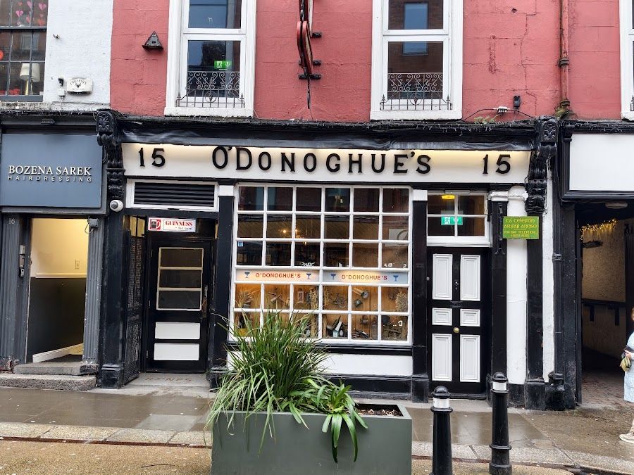 O'Donoghue's Pub bar service