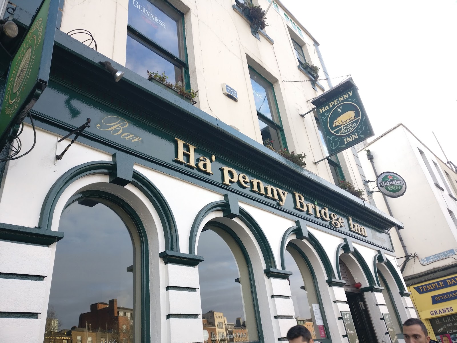 The Ha'penny Bridge Inn, Dublin