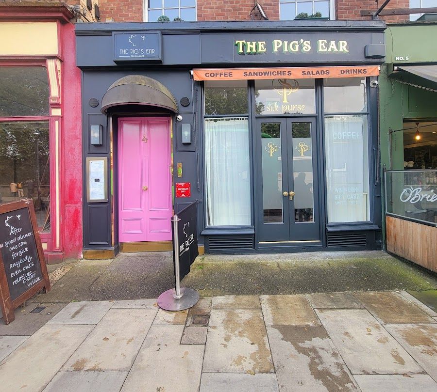 The Pig's Ear Trinity College atmosphere