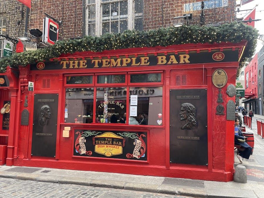 The Temple Bar Pub bar service