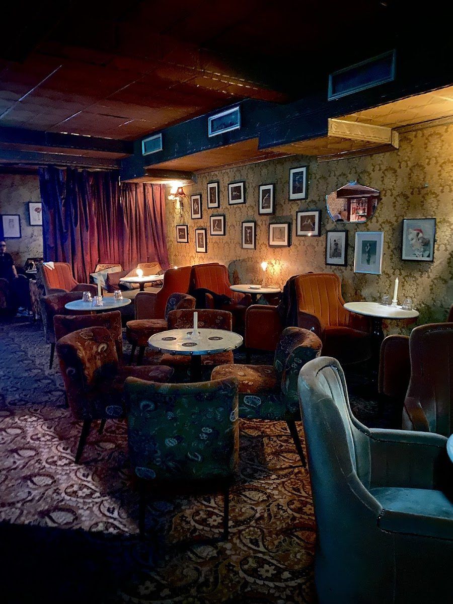 Vintage Cocktail Club bar service
