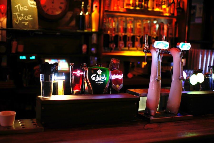 Whelan's bar service