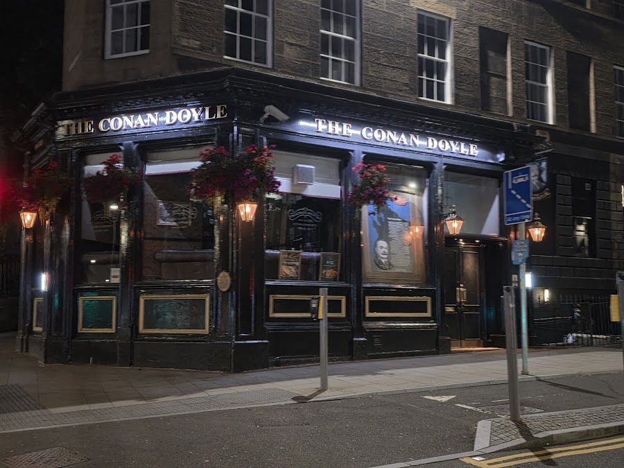 Conan Doyle Picardy Place atmosphere