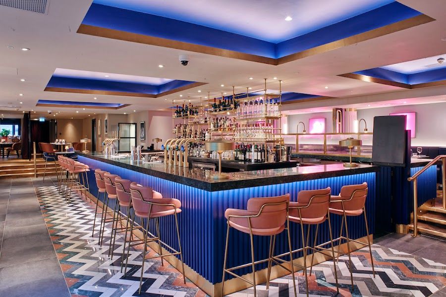 Le Monde Bar New Town atmosphere