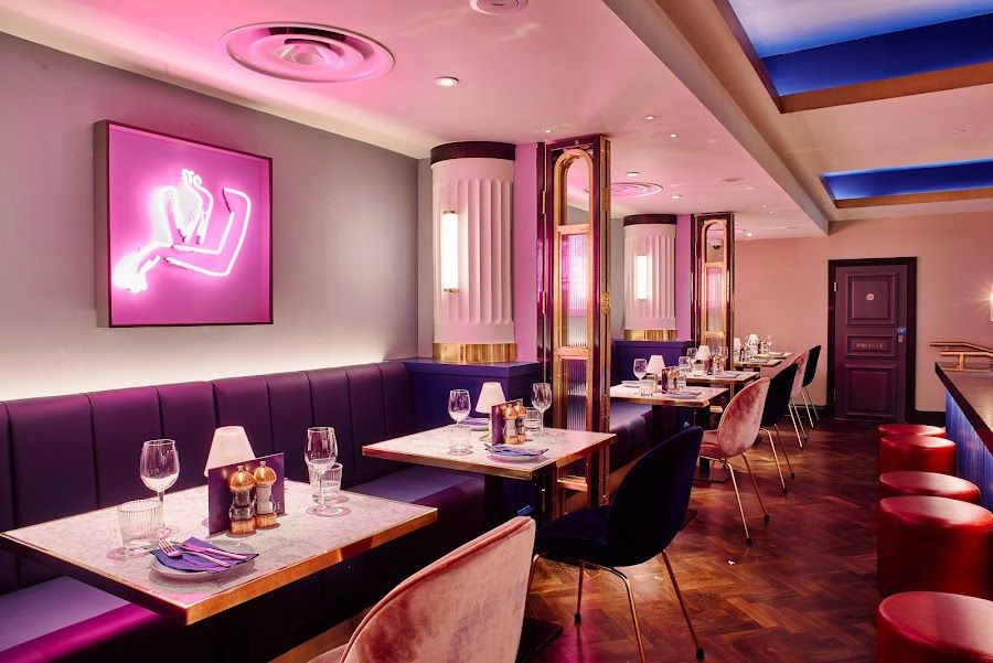 Le Monde Bar bar service