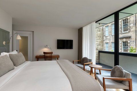 No.1 The Royal Mile Old Town atmosphere