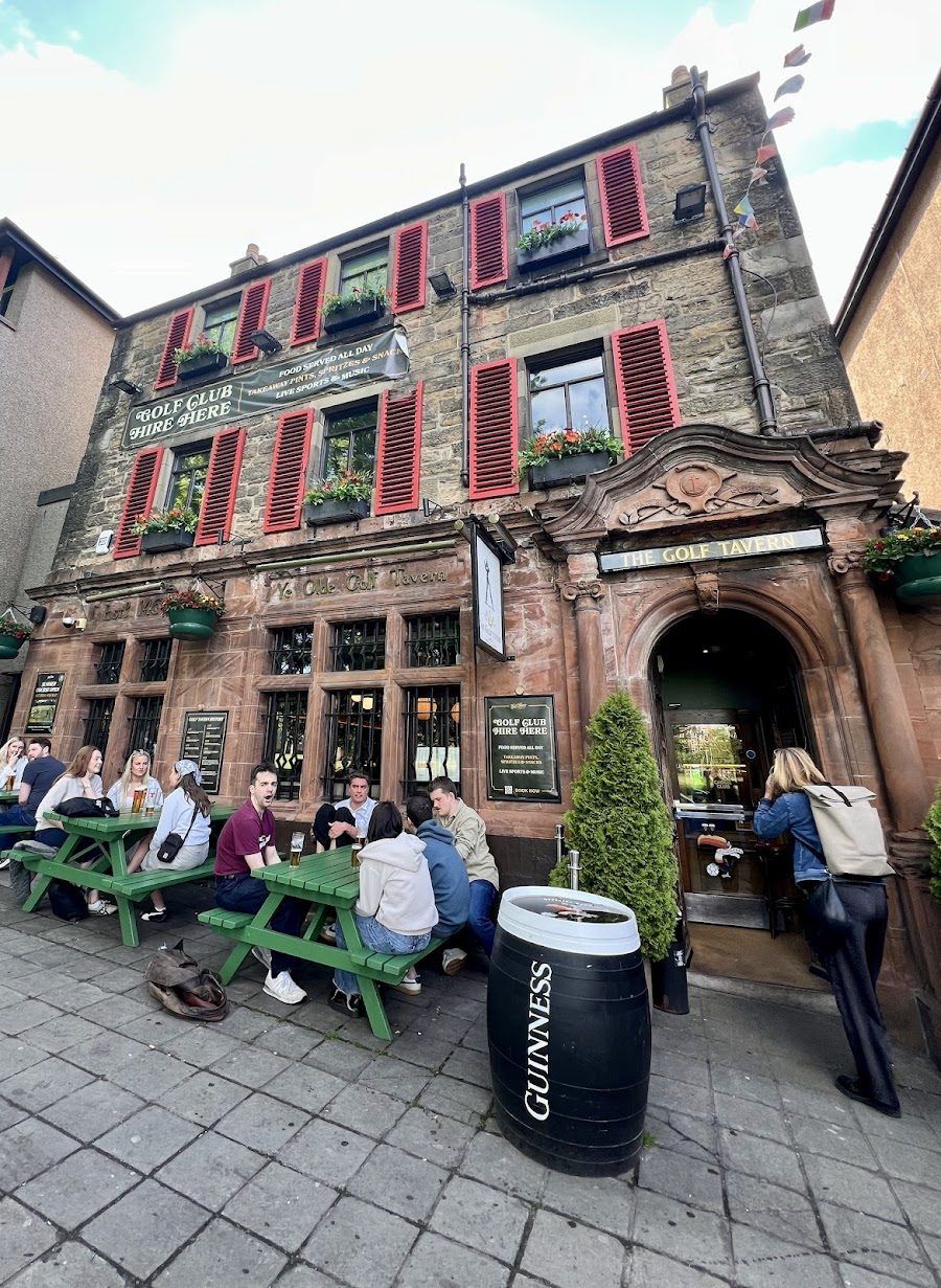 The Golf Tavern Tollcross atmosphere