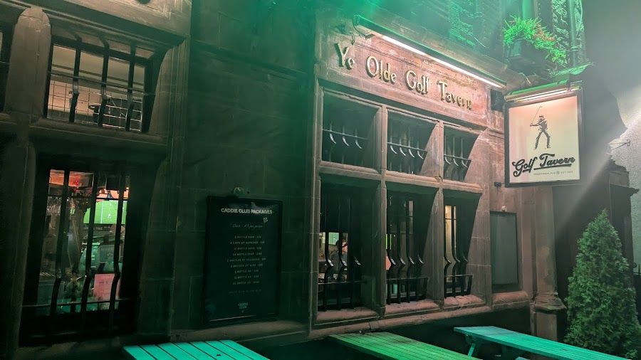 The Golf Tavern bar service