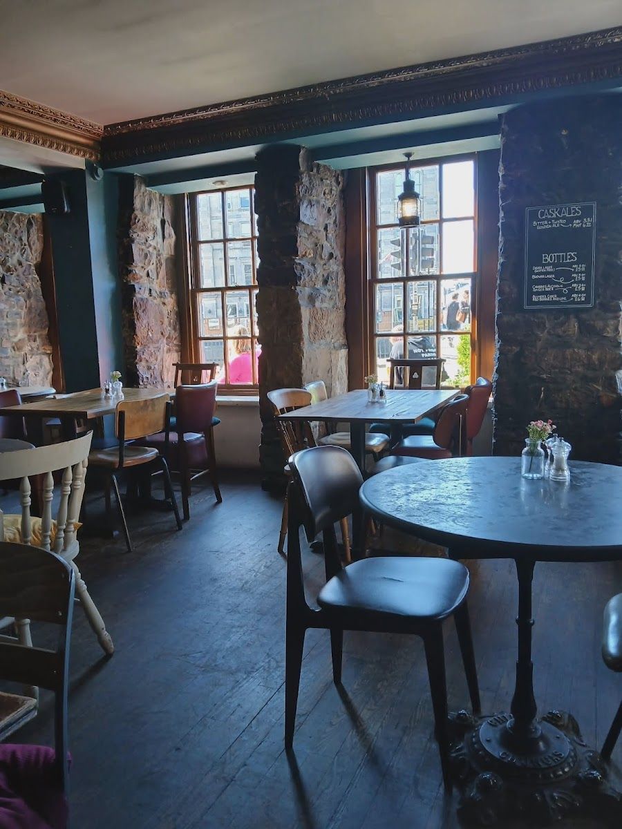 The King's Wark bar service