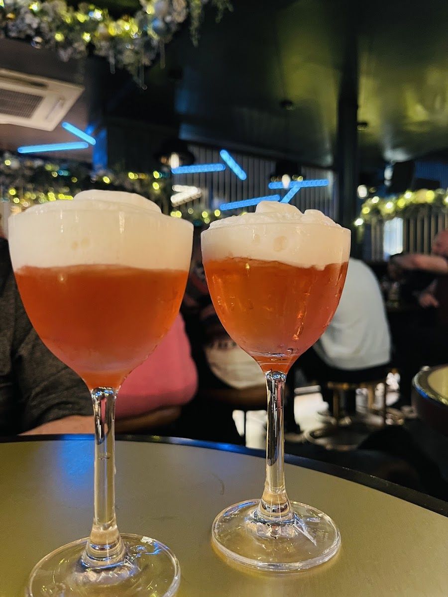 Tonic Bar bar service