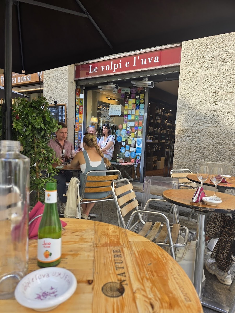 Le Volpi e l'Uva, Florence