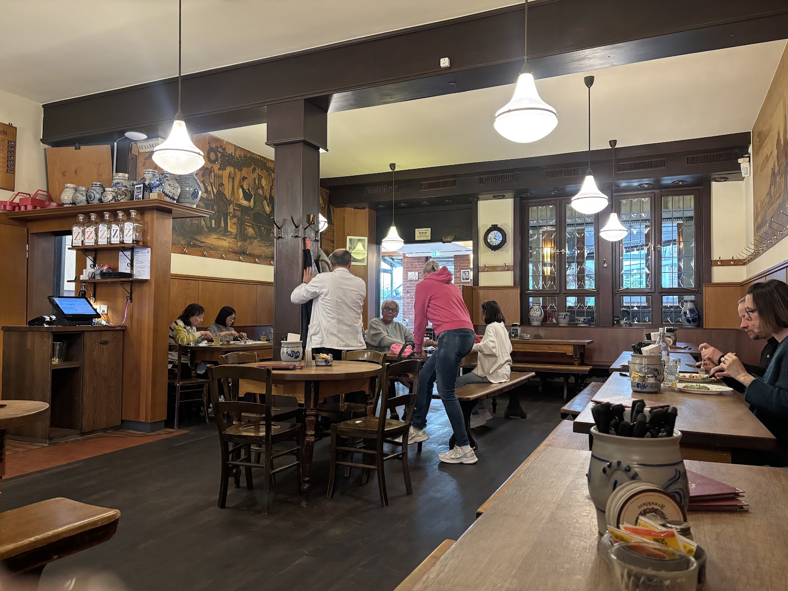 Apfelwein Wagner Sachsenhausen Frankfurt bar interior