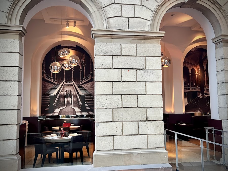 Holbein's, Frankfurt